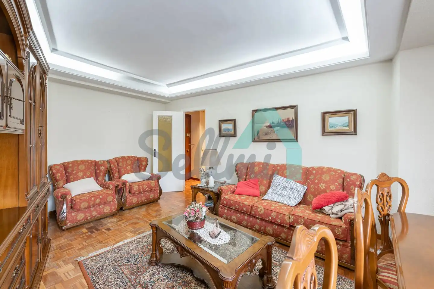 Sala d'estar de Pis de lloguer en Oviedo  amb Calefacció, Parquet i Terrassa