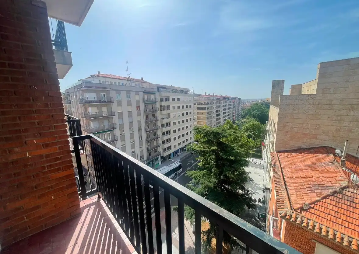 Außenansicht von Wohnung zur Miete in Salamanca mit Heizung, Terrasse und Möbliert