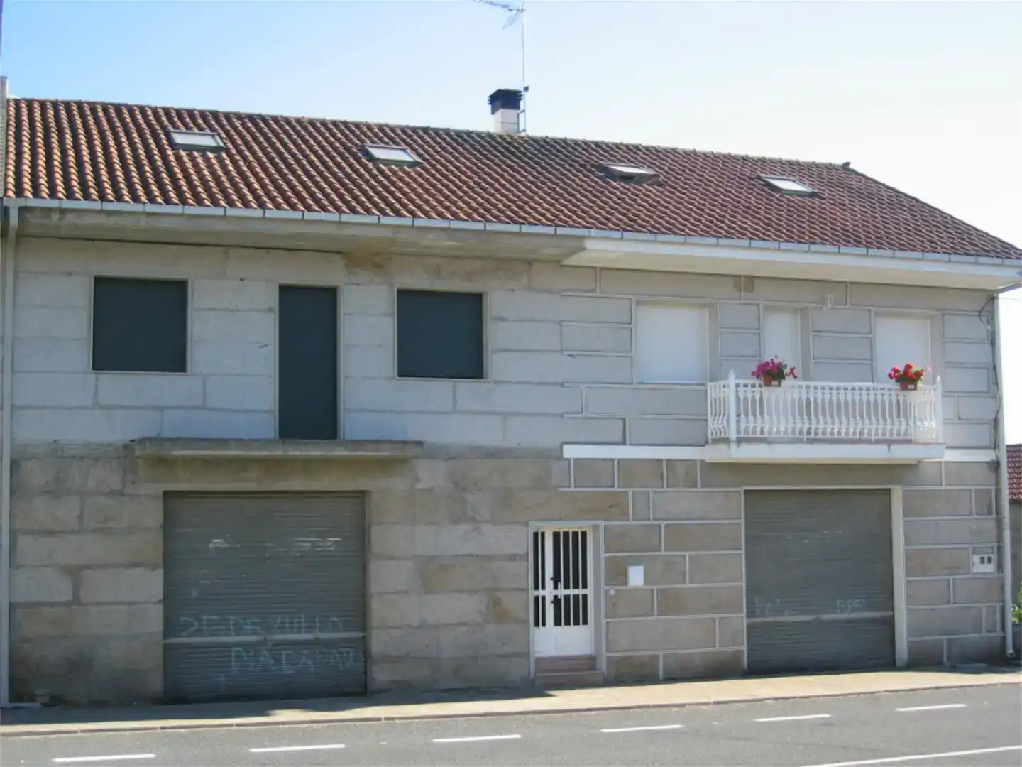 Vista exterior de Casa adosada en venta en Cualedro con Jardín privado y Balcón