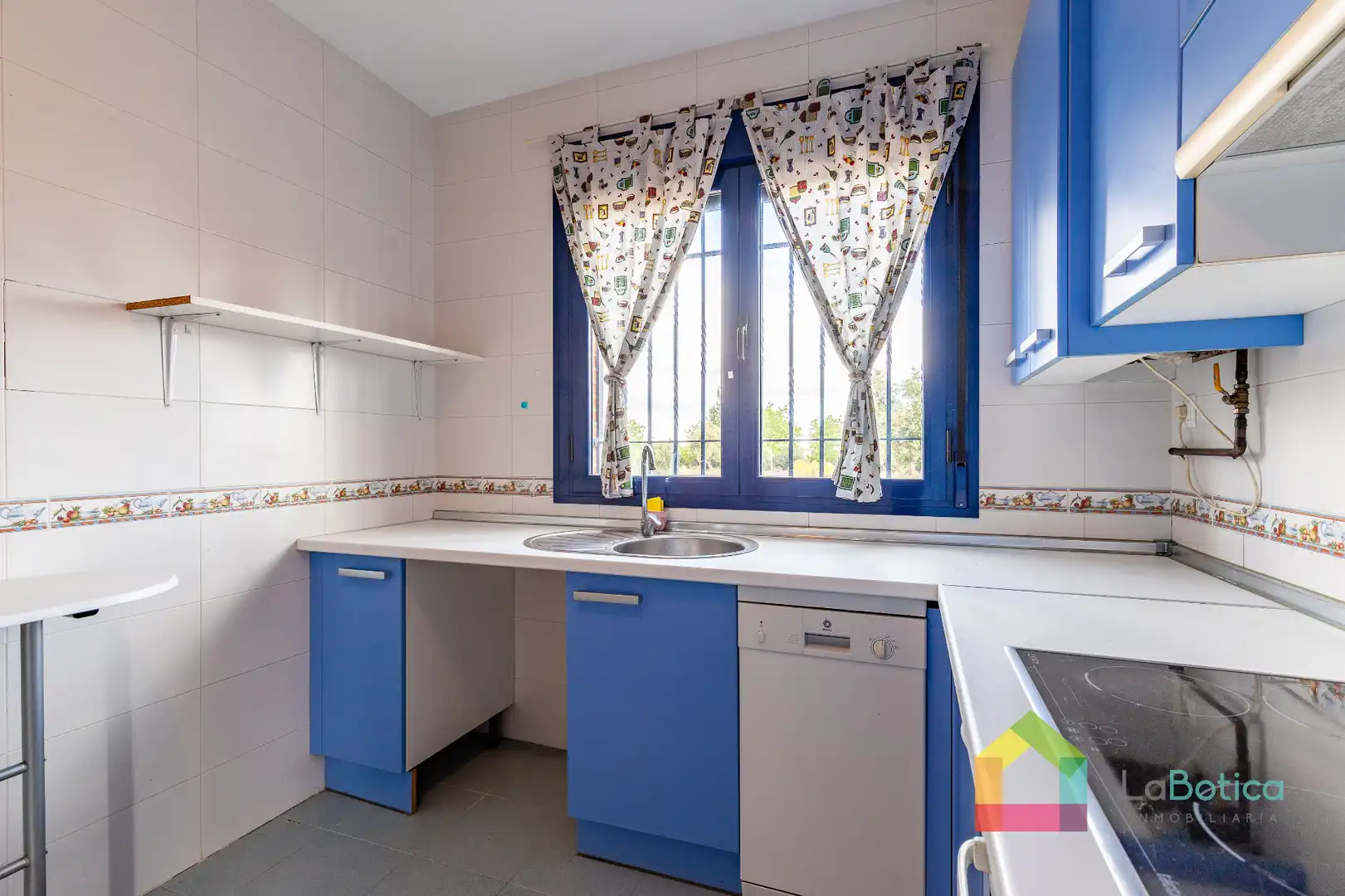 Cocina de Casa adosada en venta en Burguillos de Toledo con Calefacción, Jardín privado y Terraza