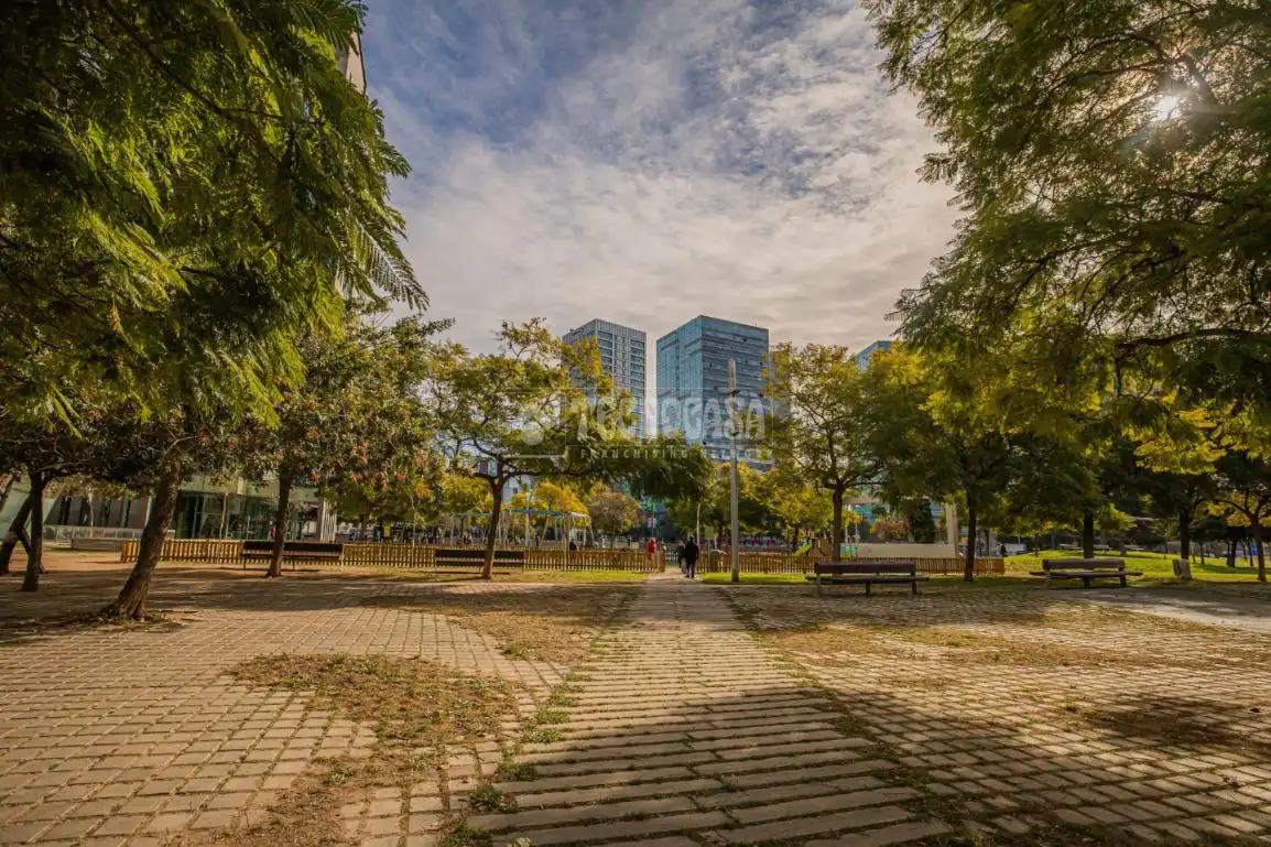 Vista exterior de Piso en venta en L'Hospitalet de Llobregat con Aire acondicionado, Calefacción y Balcón