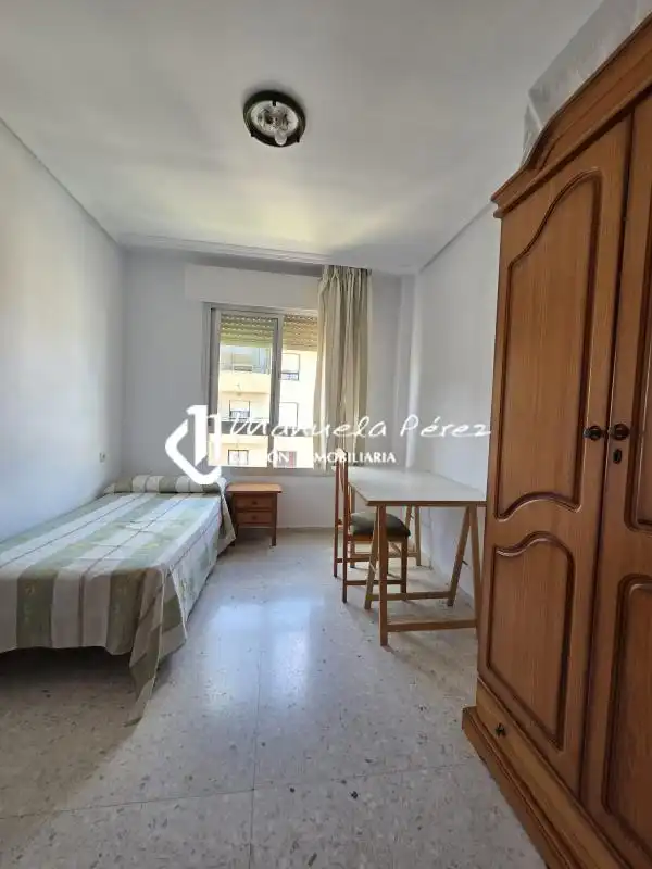 Schlafzimmer von Wohnung zur Miete in Cáceres mit Klimaanlage, Heizung und Terrasse