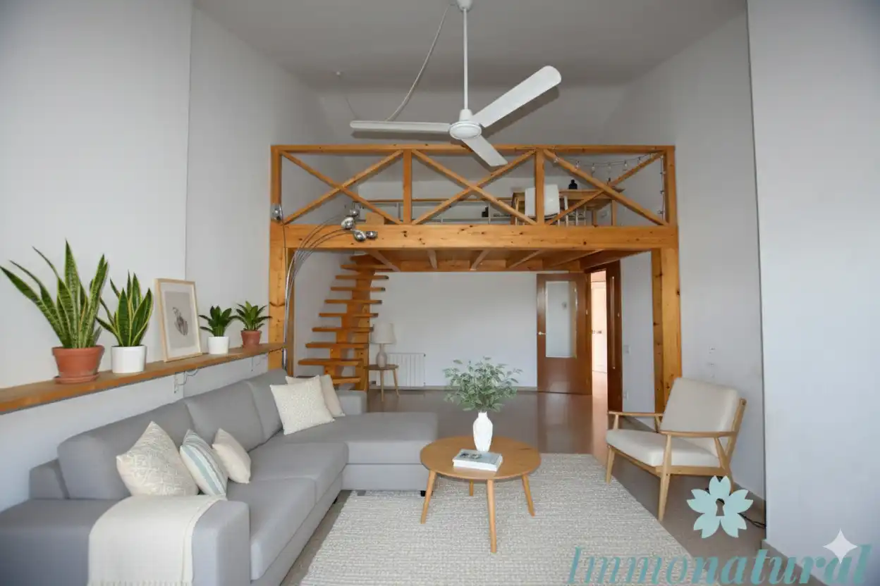Sala de estar de Casa adosada en venta en Torrelles de Llobregat con Aire acondicionado, Calefacción y Jardín privado
