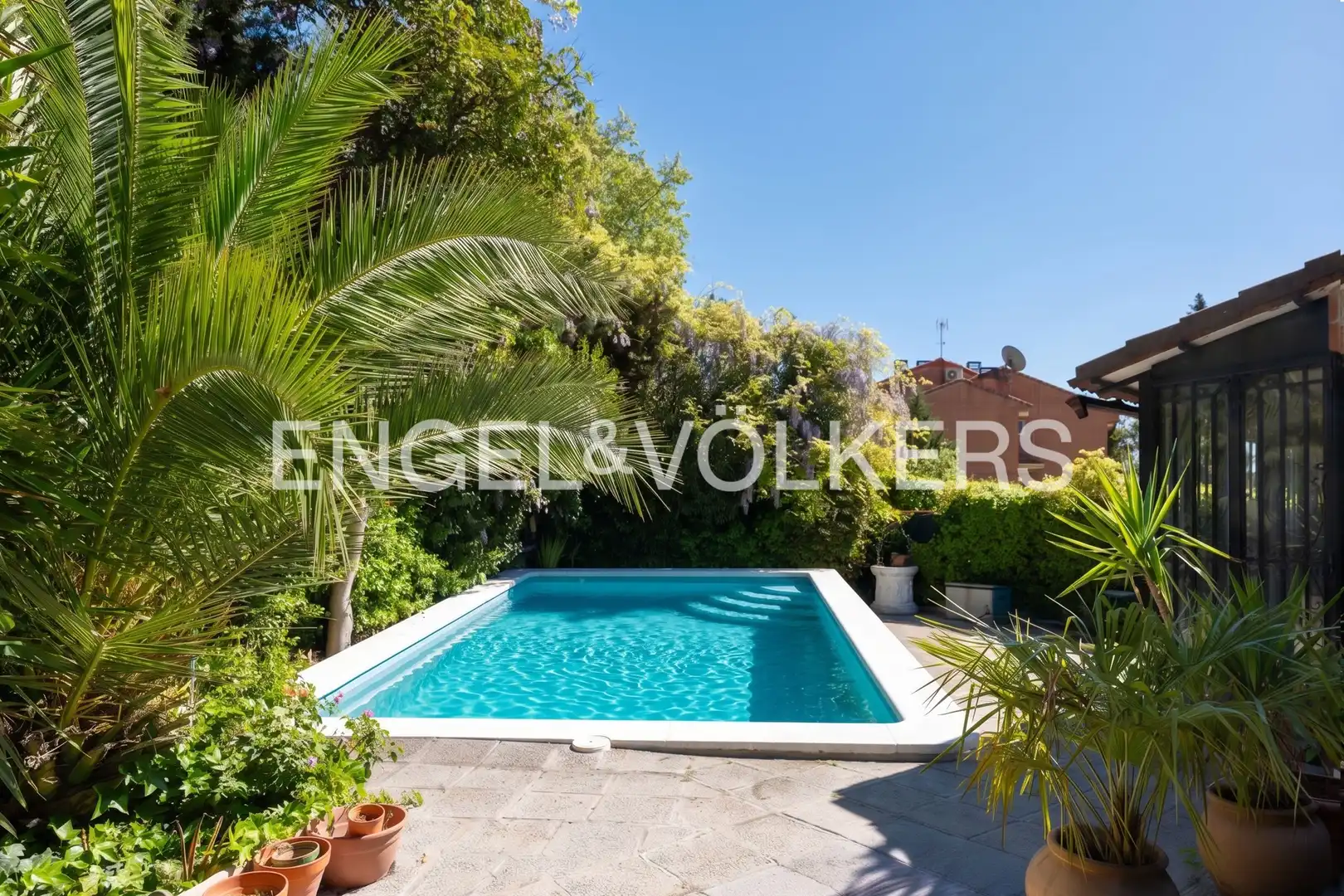 Swimming pool of Houses for sale in Madrid  with Air Conditioner, Heating and Private garden