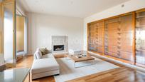 Sala d'estar de Apartament en venda en  Barcelona Capital amb Calefacció, Parquet i Terrassa