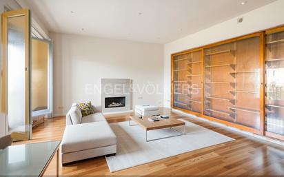 Sala d'estar de Apartament en venda en  Barcelona Capital amb Aire condicionat, Calefacció i Parquet