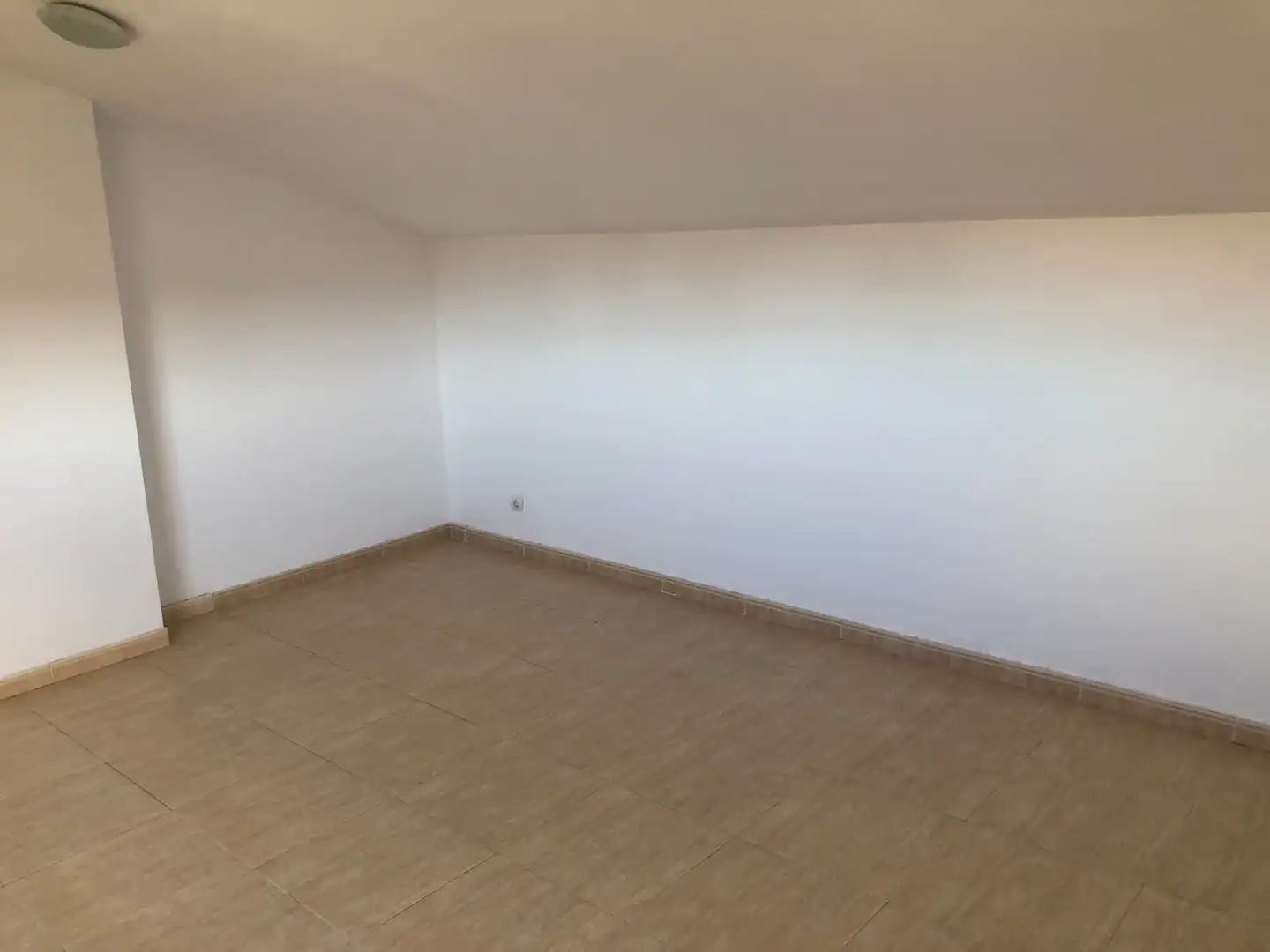 Schlafzimmer von Einfamilien-Reihenhaus zum Verkauf in Banyeres del Penedès mit Klimaanlage, Heizung und Privatgarten
