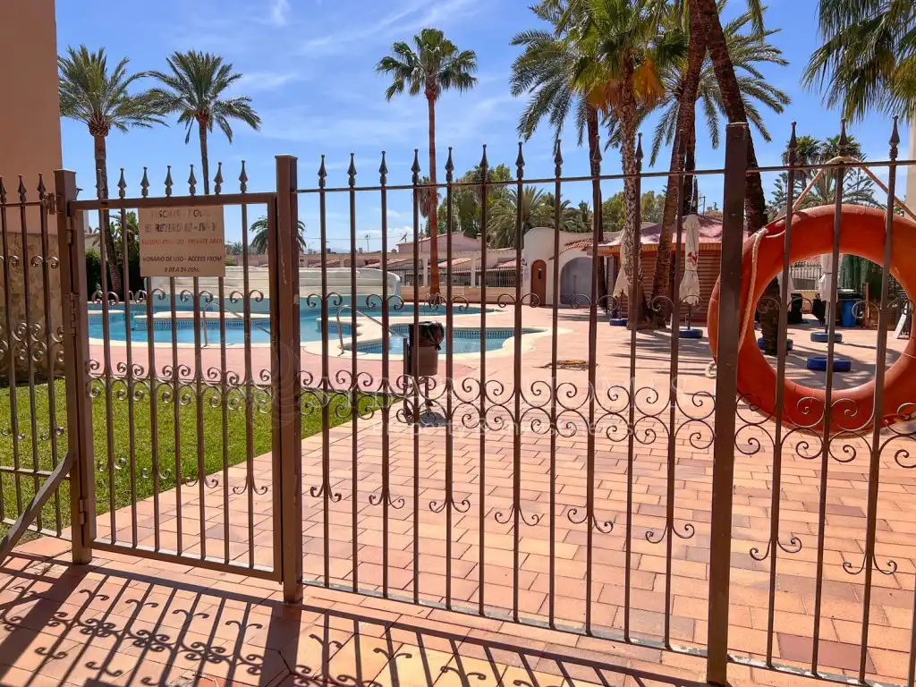 Piscina de Apartamento de alquiler en Dénia con Aire acondicionado, Jardín privado y Piscina