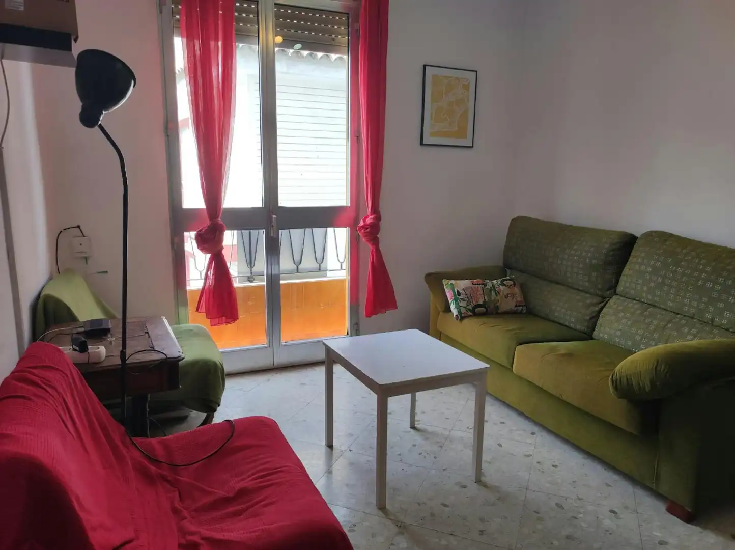 Wohnzimmer von Wohnung zur untervermieten in Sevilla mit Möbliert, Waschmaschine und Fernseher