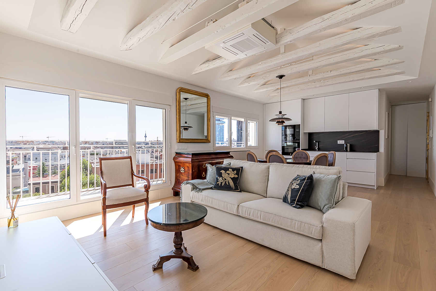 Living room of Apartment to rent in  Madrid Capital  with Air Conditioner, Heating and Terrace
