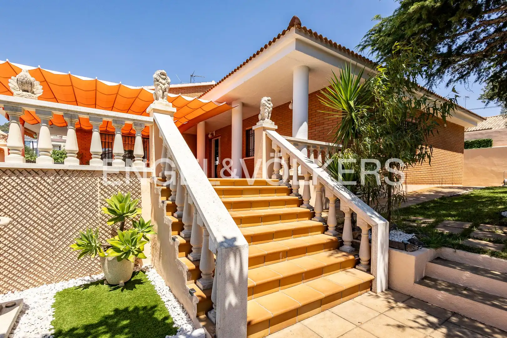 Vista exterior de Casa o chalet de alquiler en Viladecans con Aire acondicionado, Calefacción y Jardín privado