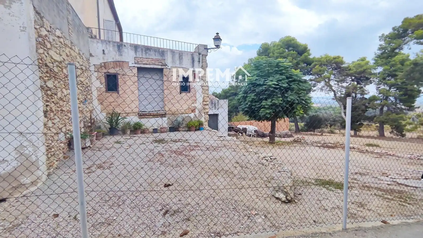 Edifici en venda en Santa Fe del Penedès