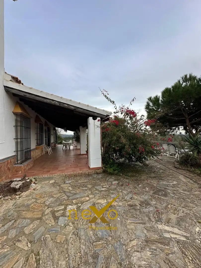 Jardí de Finca rústica en venda en Las Navas de la Concepción amb Jardí privat, Piscina i Moblat