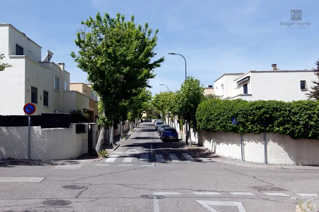 Vista exterior de Casa o chalet en venta en San Sebastián de los Reyes con Aire acondicionado, Calefacción y Jardín privado