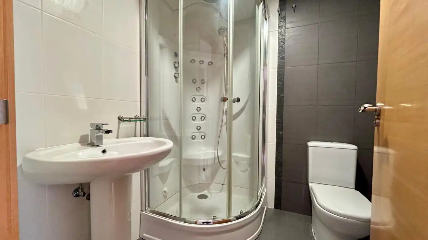 Bathroom of Detached homes for sale in La Gineta  with Air Conditioner, Heating and Terrace