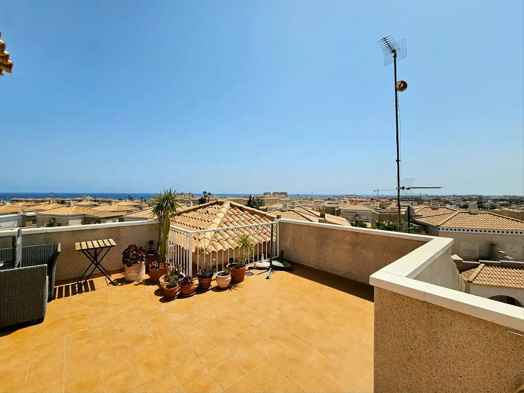 Terrassa de Casa o xalet en venda en Torrevieja amb Aire condicionat, Terrassa i Moblat