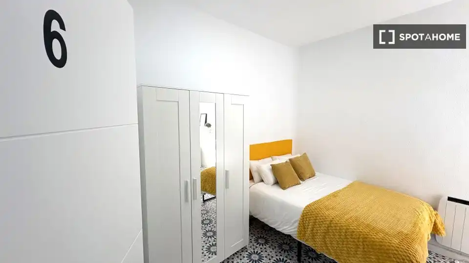 Habitación de Piso de alquiler en Granada con Aire acondicionado, Calefacción y Amueblado