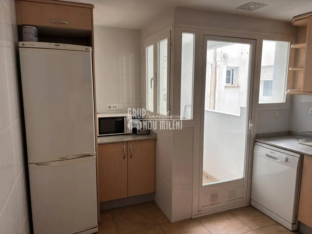 Küche von Wohnung zur Miete in Catarroja mit Klimaanlage, Abstellraum und Balkon