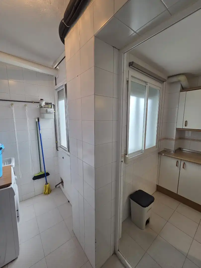 Badezimmer von Wohnung zur Miete in Badajoz mit Klimaanlage, Heizung und Abstellraum