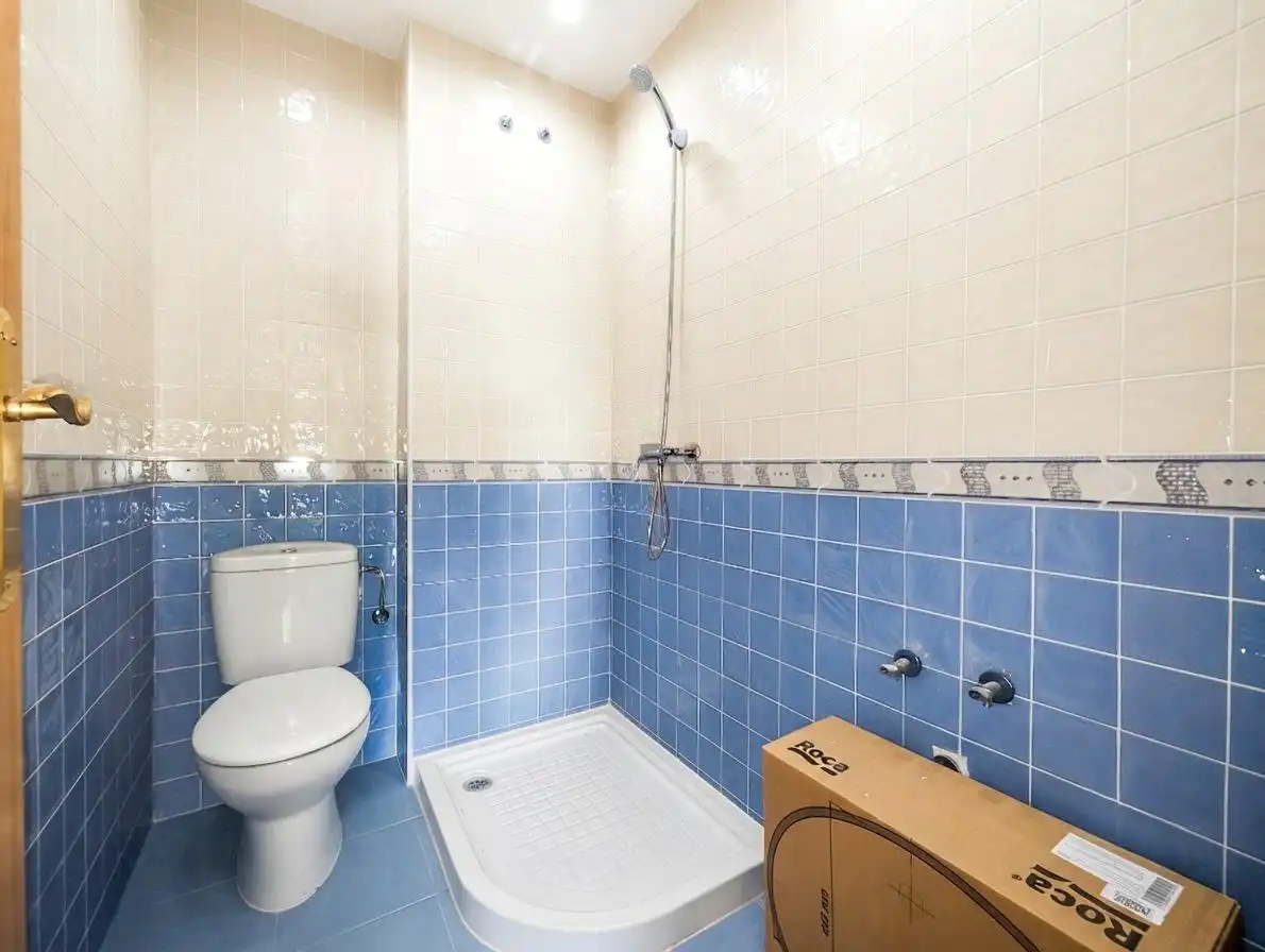 Bany de Pis en venda en Puertollano amb Calefacció, Terrassa i Balcó