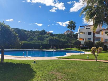 Piscina de Apartament en venda en Benalmádena amb Aire condicionat, Jardí privat i Parquet