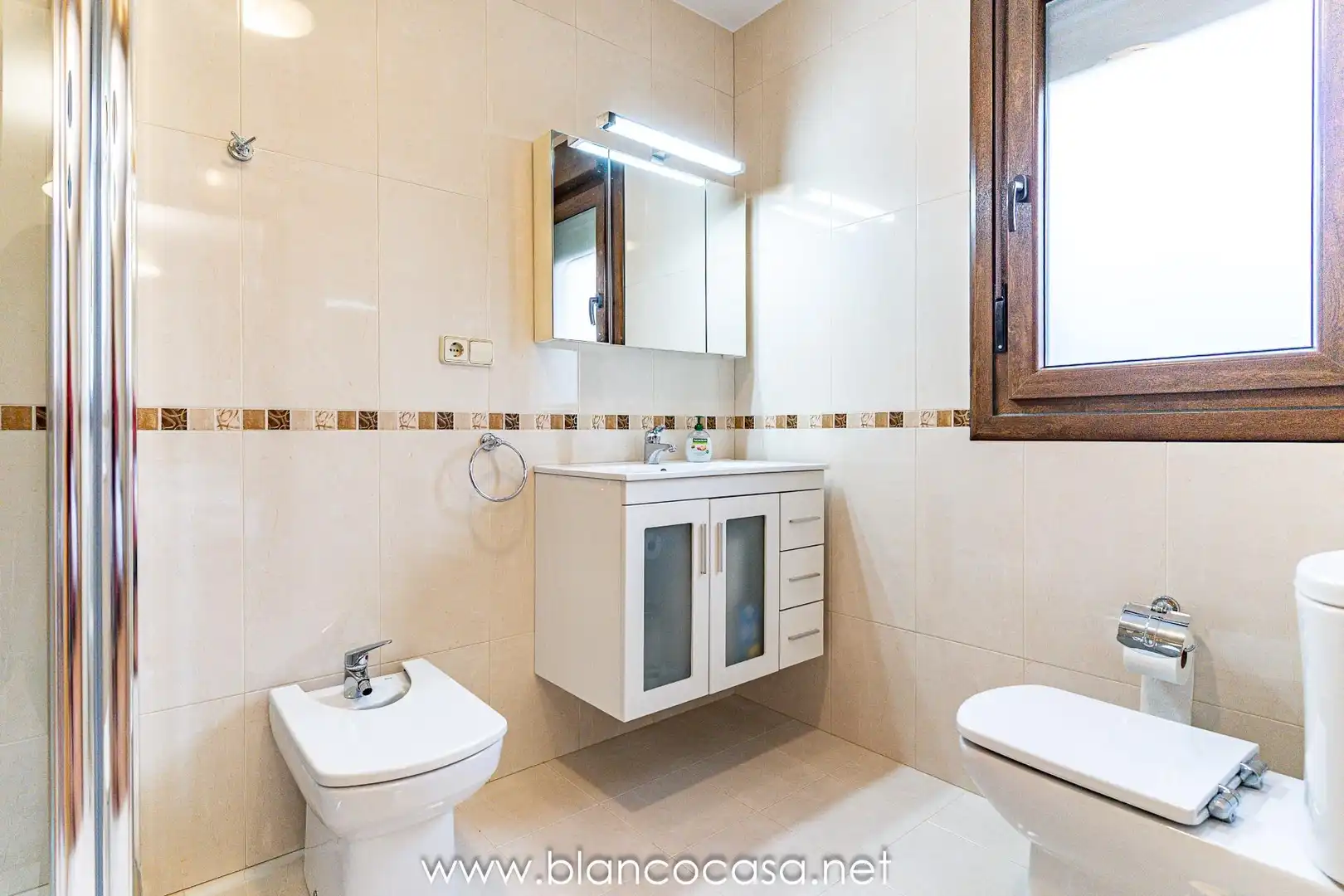 Baño de Casa o chalet en venta en Carballo con Calefacción, Trastero y Amueblado