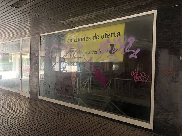 Local comercial en Alquiler en Av La Paz en Reyes Católicos