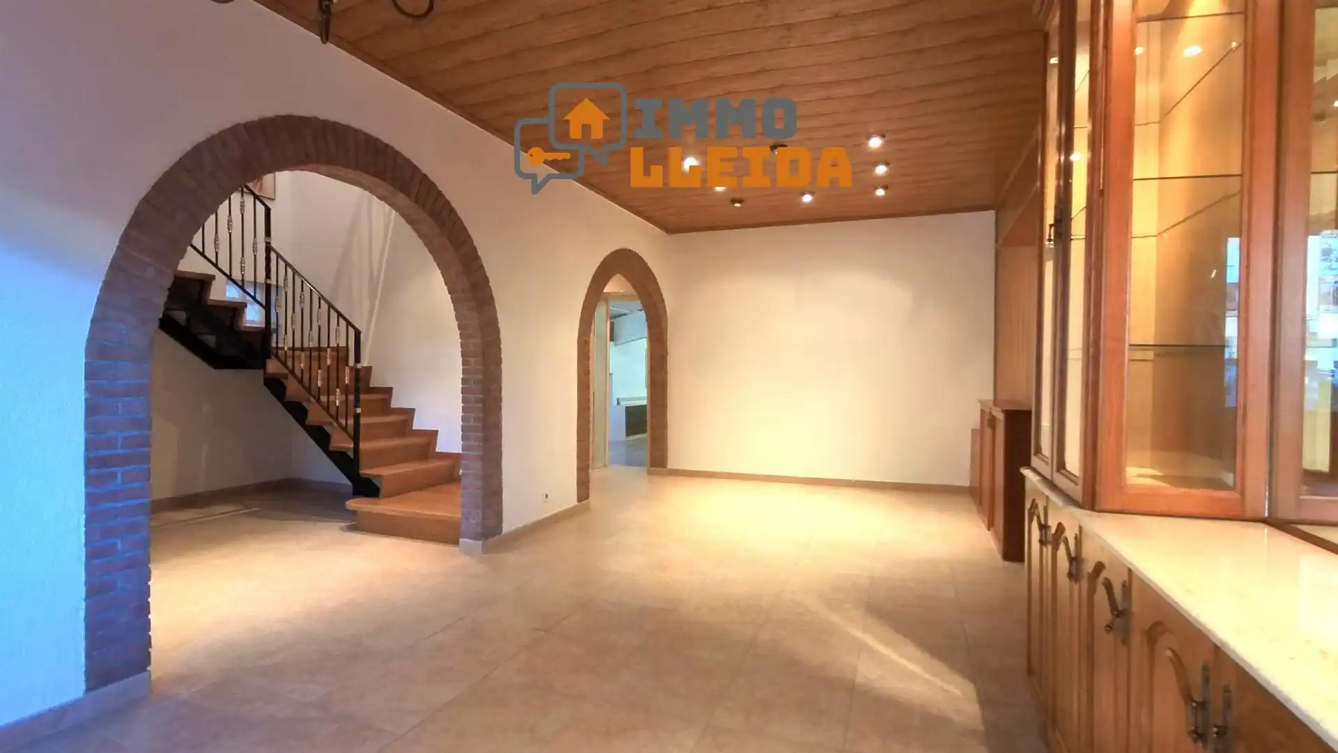 Casa adosada en venta en Balaguer con Calefacción y Terraza