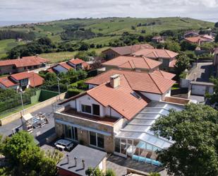 Vista exterior de Casa o xalet en venda en San Vicente de la Barquera amb Aire condicionat, Calefacció i Terrassa