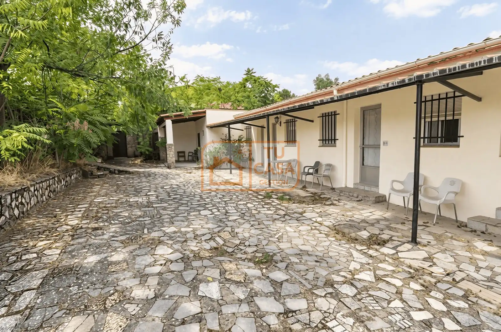 Vista exterior de Edificio en venta en Casar de Cáceres, Cáceres
