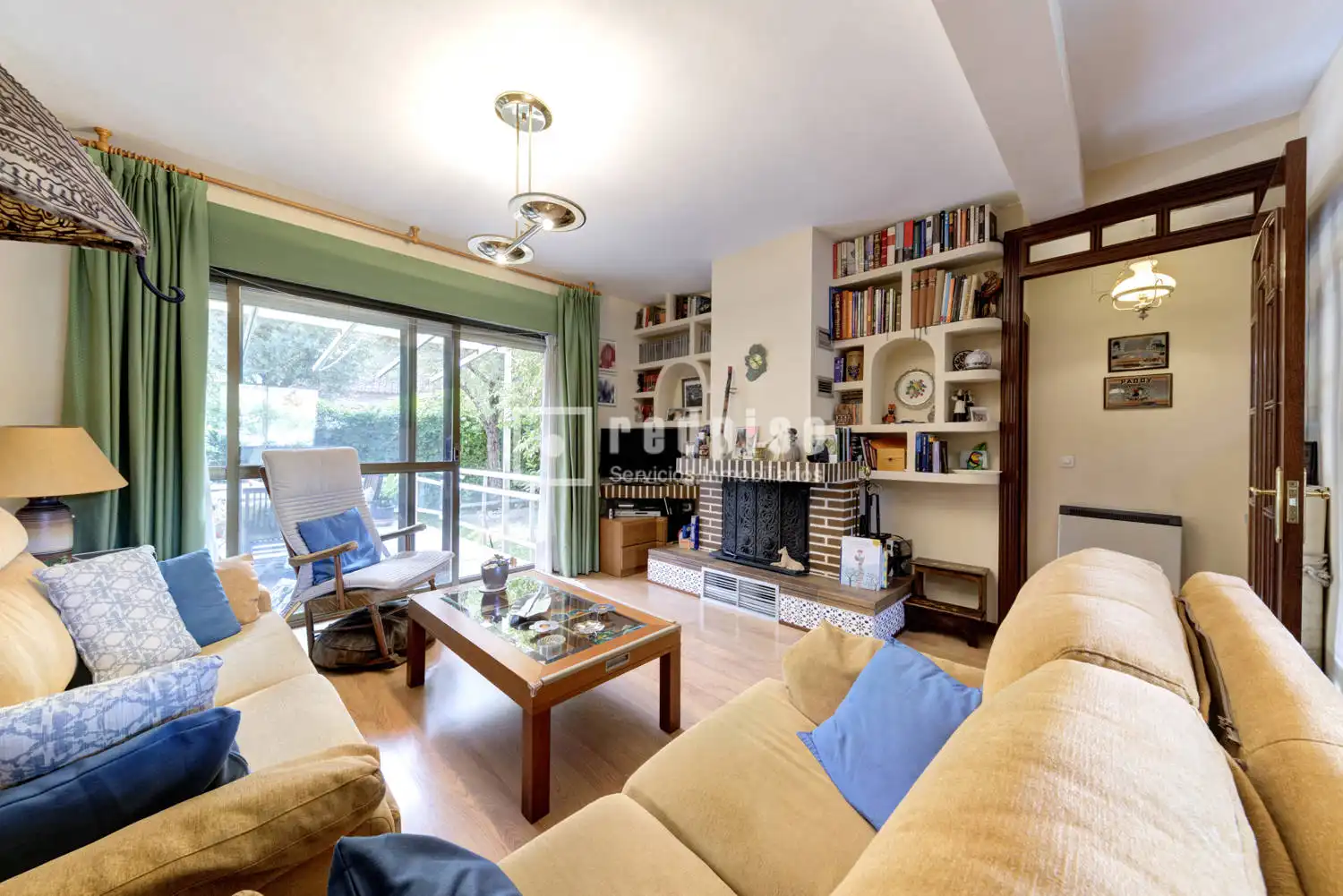 Living room of Houses for sale in Pozuelo de Alarcón  with Air Conditioner, Heating and Private garden