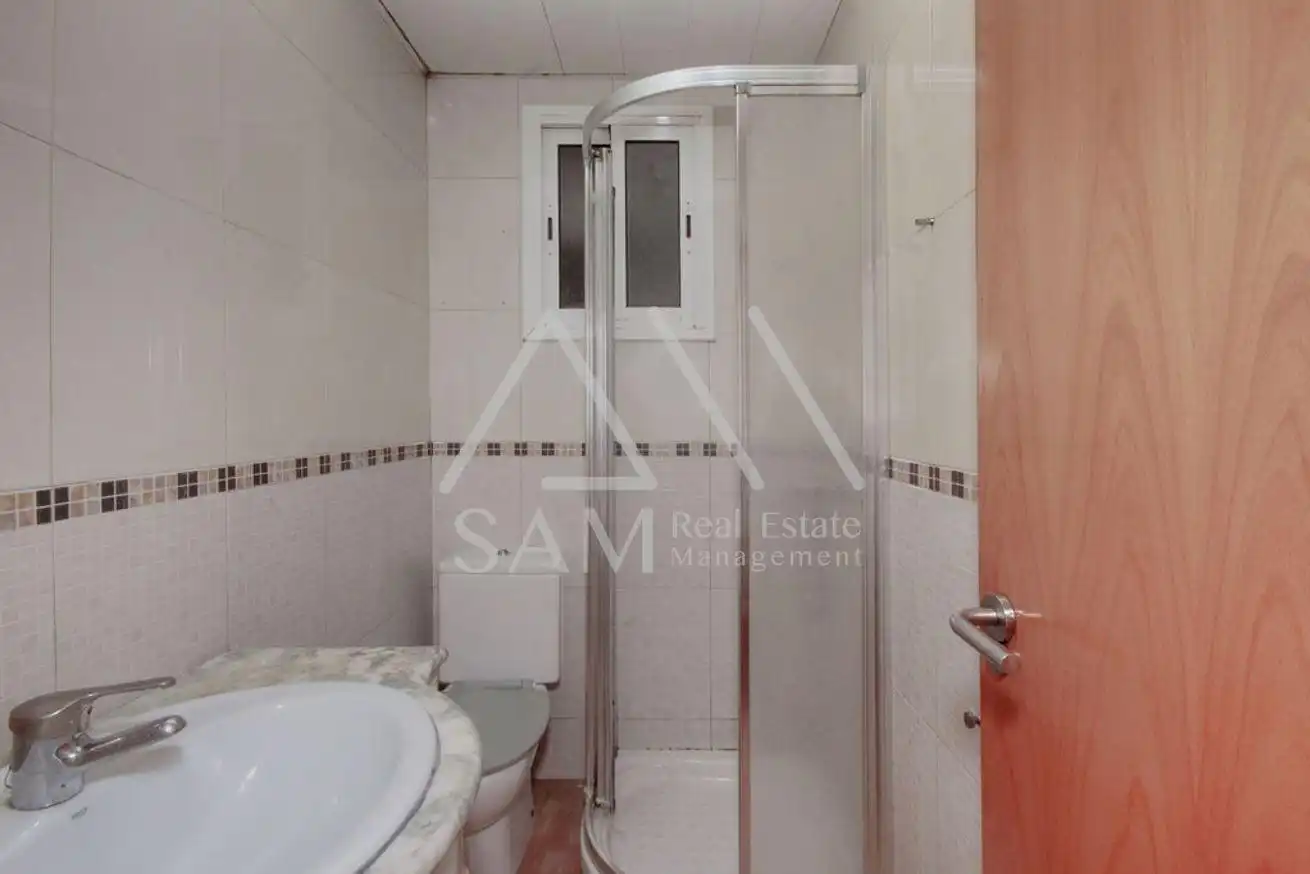 Planta baja en venta en Ciutat Meridiana