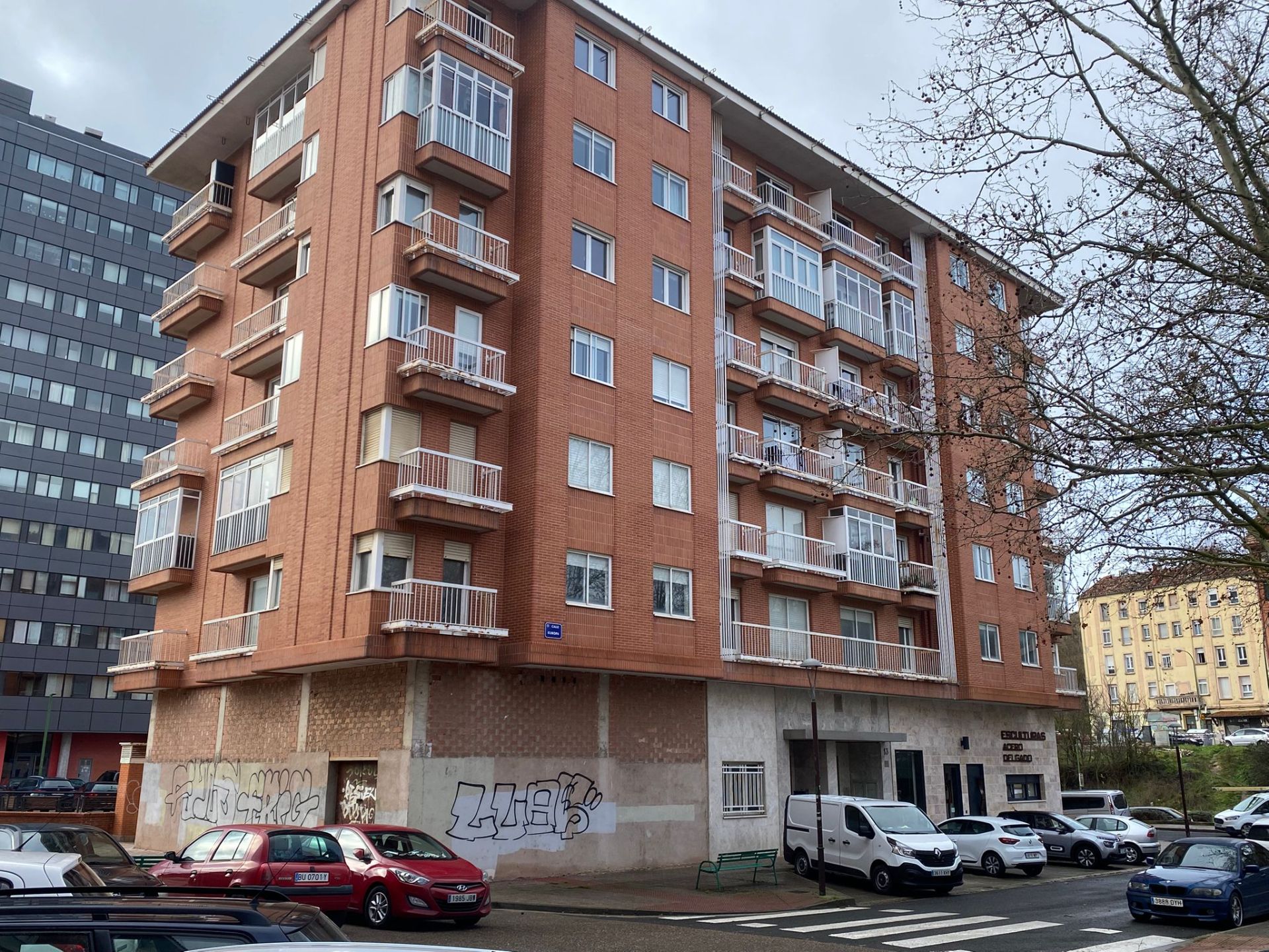 Vista exterior de Estudi en venda en Burgos Capital amb Calefacció i Parquet
