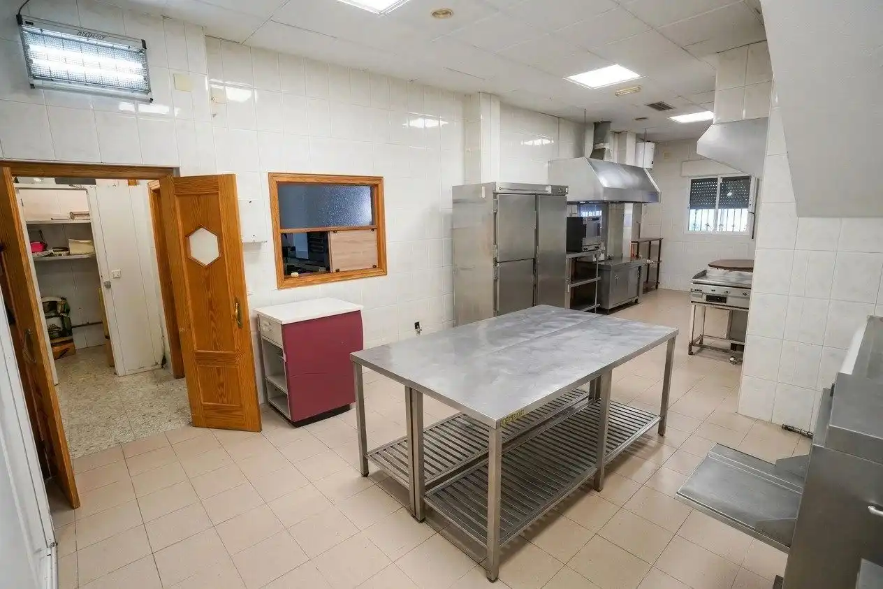 Cocina de Local en venta en Guadiana, Badajoz