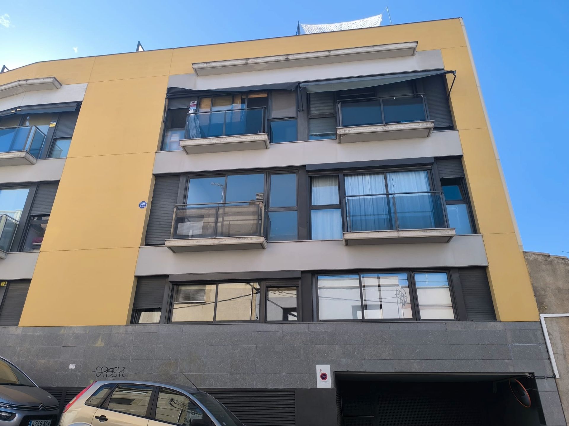 Vista exterior de Planta baixa en venda en Santa Perpètua de Mogoda amb Aire condicionat, Calefacció i Internet
