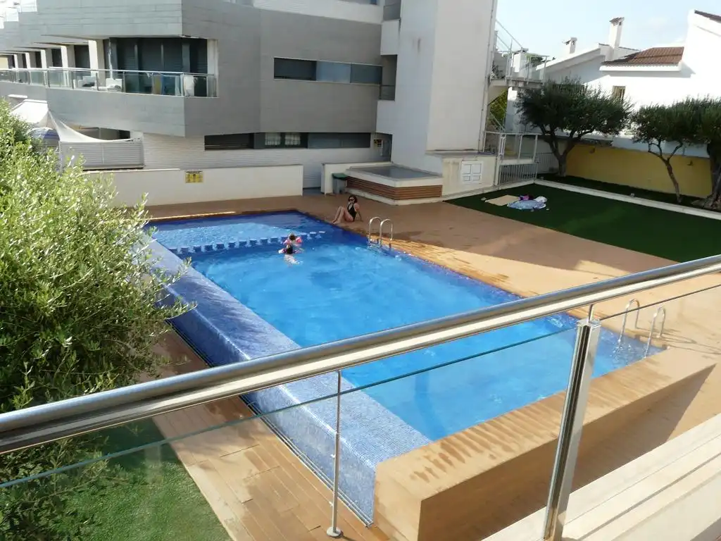 Piscina de Apartamento de alquiler en Vinaròs con Aire acondicionado, Calefacción y Jardín privado