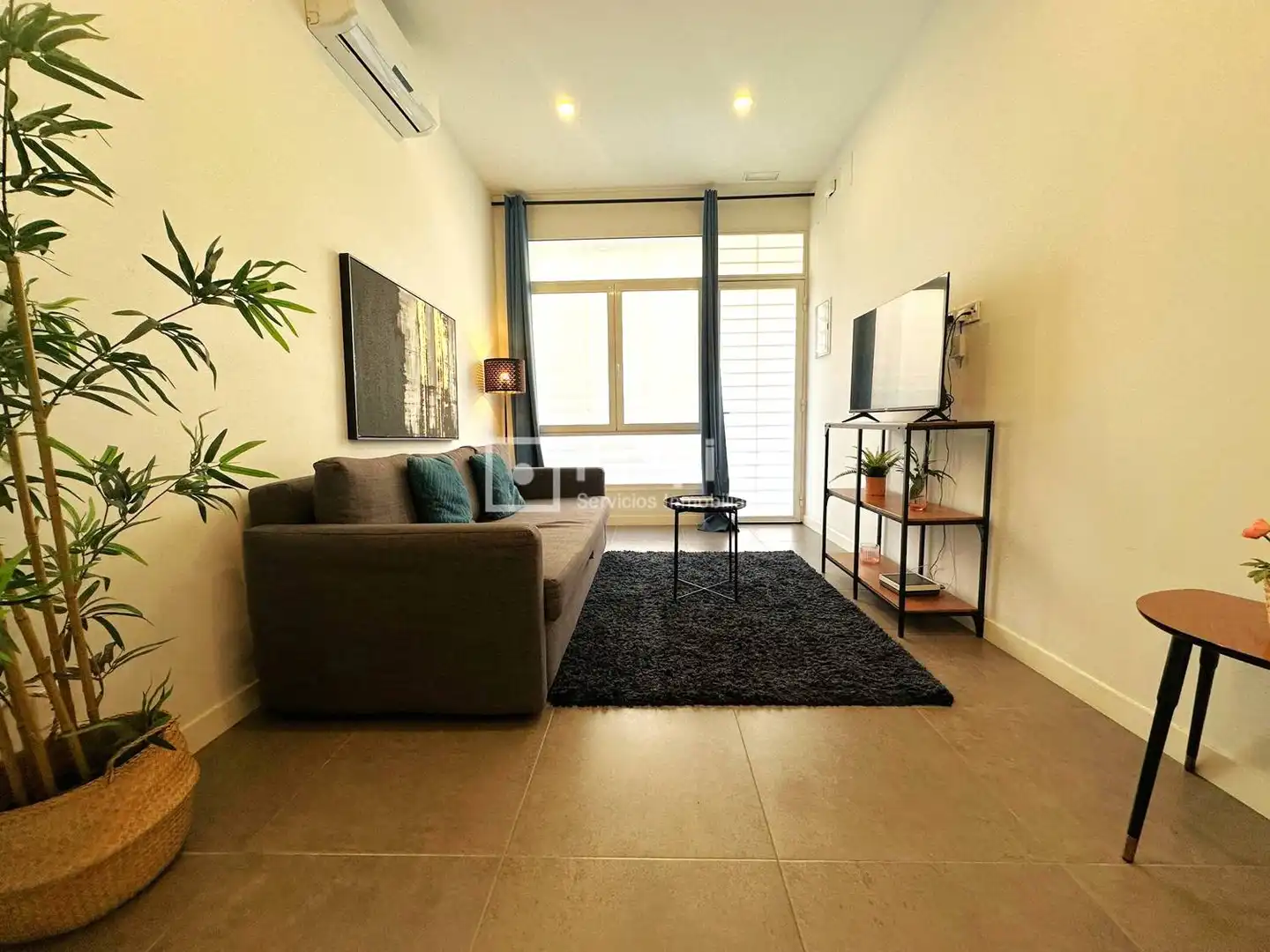 Living room of Flat for sale in Madrid  with Air Conditioner, Heating and Furnished