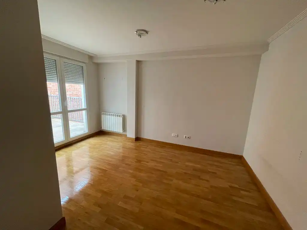 Habitación de Ático en venta en Palencia con Calefacción, Terraza y Trastero