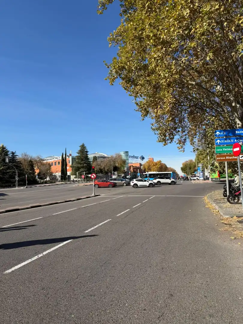 Vista exterior de Local en venta en Madrid