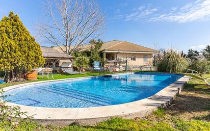 Piscina de Casa o xalet en venda en Fuente El Saz de Jarama amb Aire condicionat, Calefacció i Jardí privat