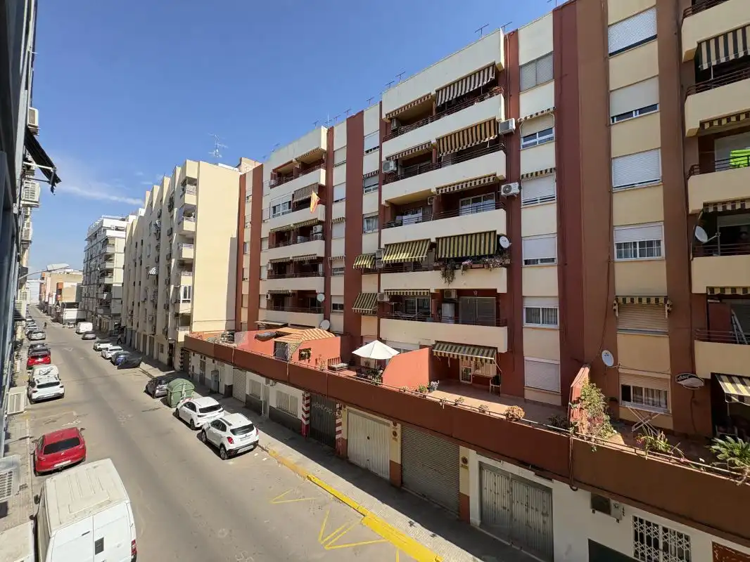 Vista exterior de Pis en venda en Sagunto / Sagunt amb Aire condicionat i Calefacció