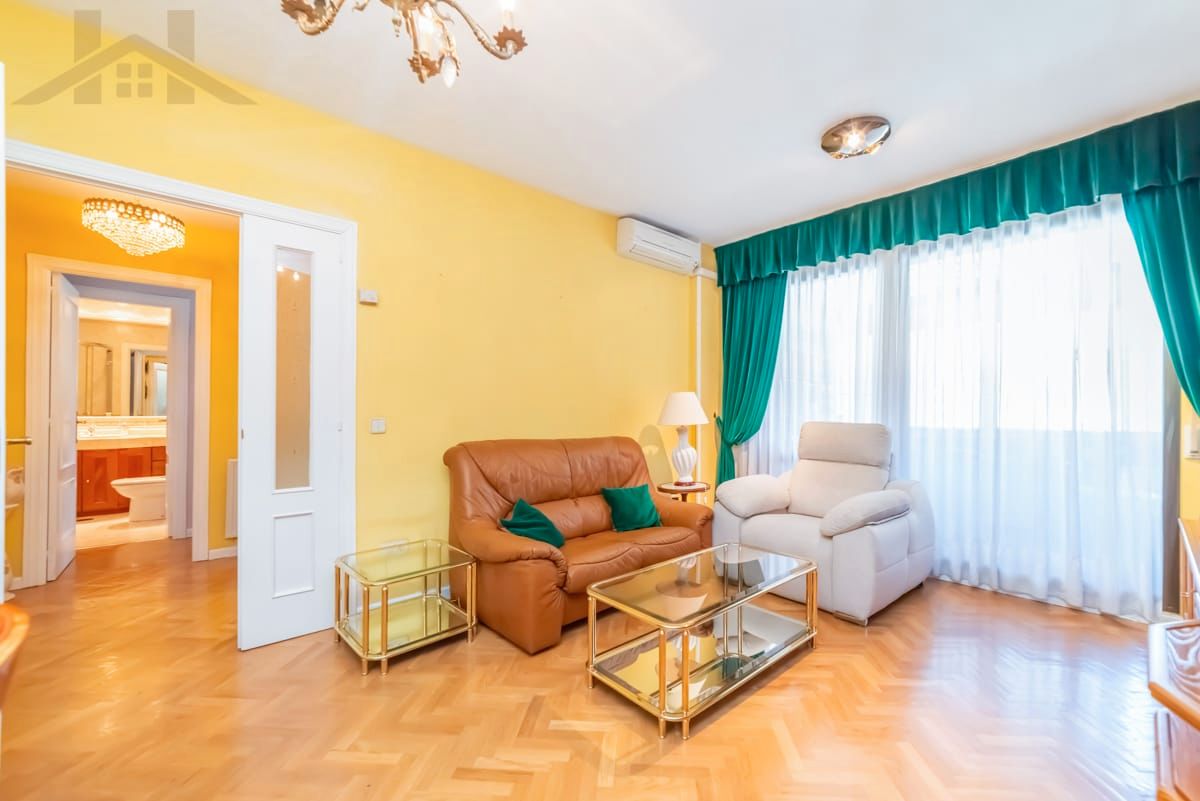 Living room of Flat for sale in Tres Cantos  with Air Conditioner, Heating and Terrace