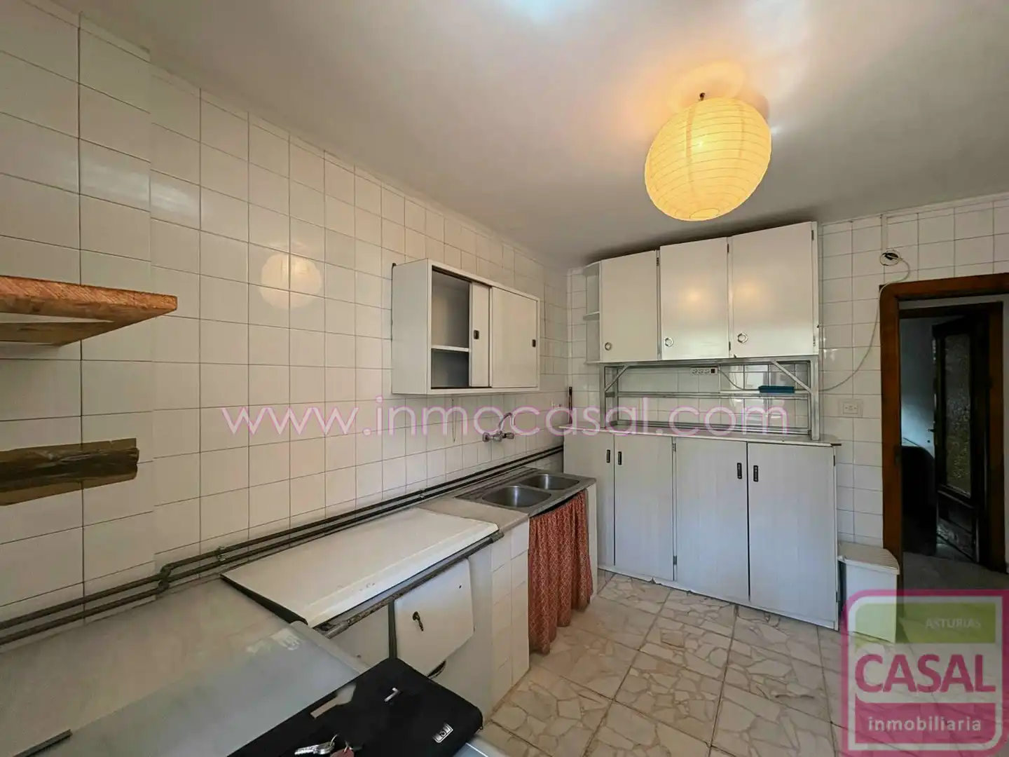 Cocina de Piso en venta en Lena con Calefacción, Terraza y Amueblado