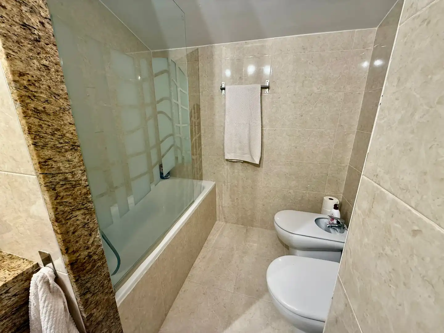 Baño de Dúplex en venta en Cornellà de Llobregat con Balcón