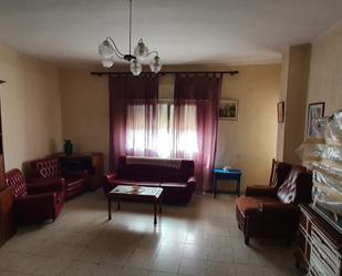 Sala d'estar de Pis en venda en Membrilla amb Calefacció, Terrassa i Moblat