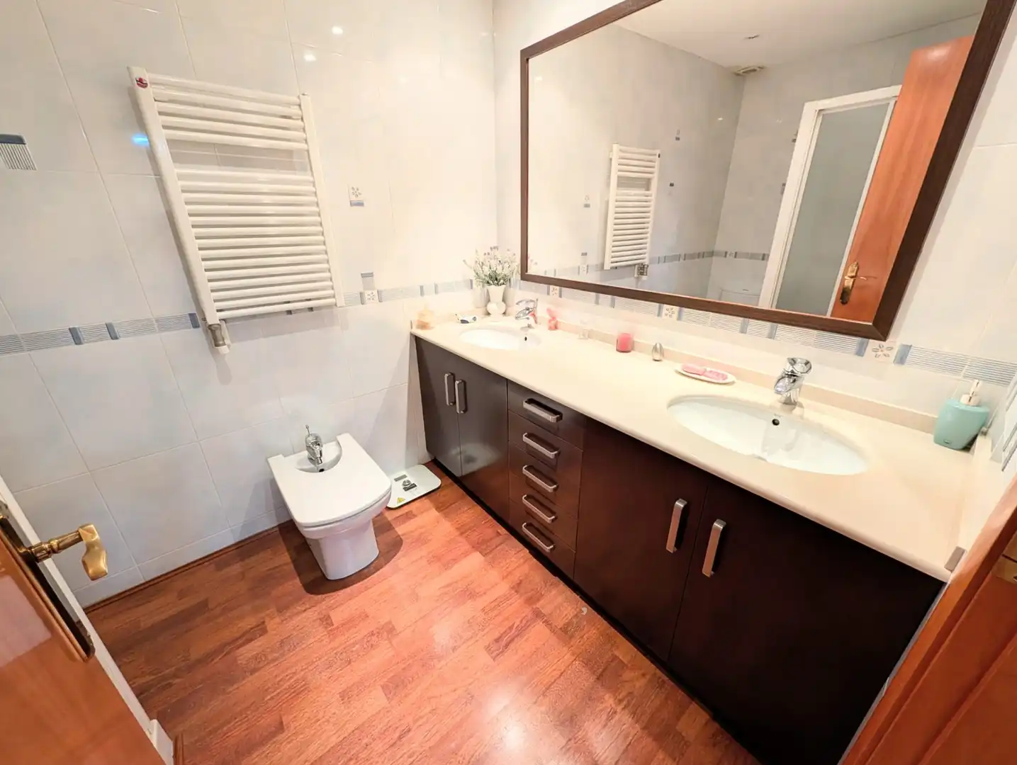 Baño de Casa o chalet en venta en Santa Coloma de Gramenet con Aire acondicionado, Calefacción y Parquet