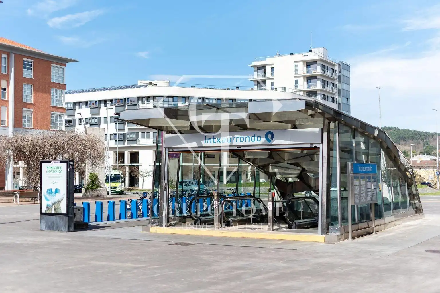 Vista exterior de Pis en venda en Donostia - San Sebastián  amb Calefacció i Moblat