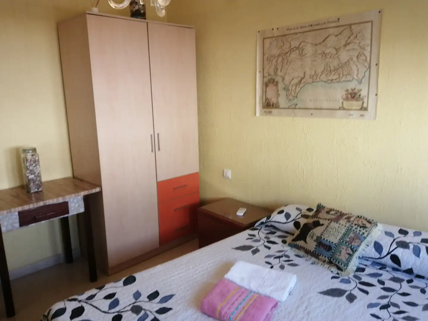 Habitación de Piso de alquiler en Cádiz con Aire acondicionado, Terraza y Amueblado