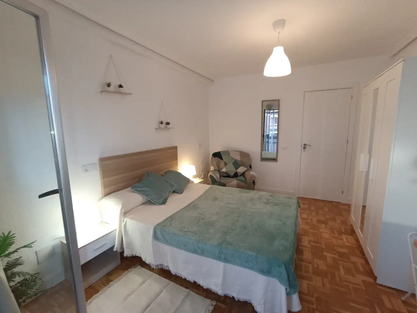 Room in Calle Hornos Caleros, Estación