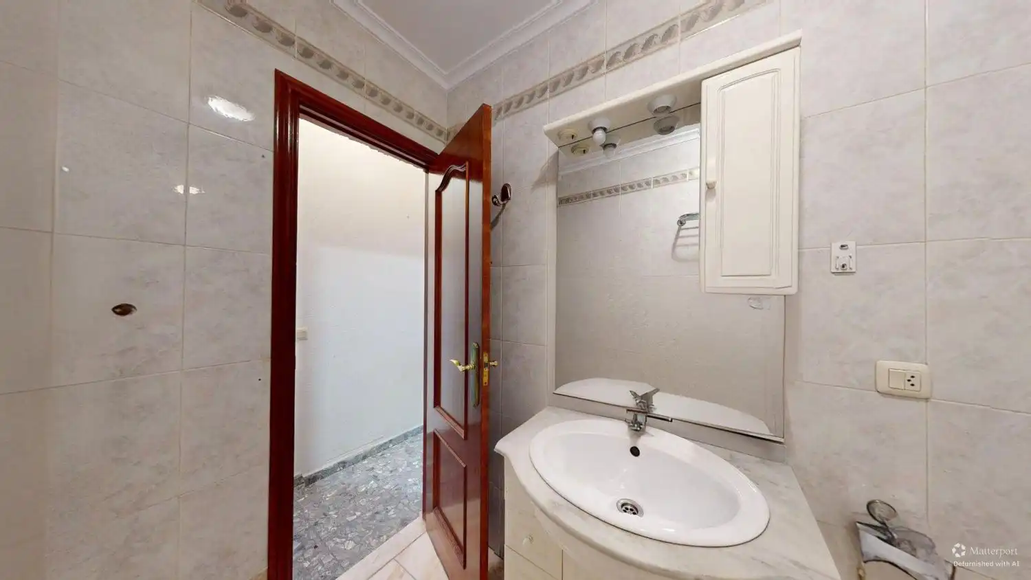 Bathroom of Flat for sale in Sevilla  with Air Conditioner, Terrace and Storage room